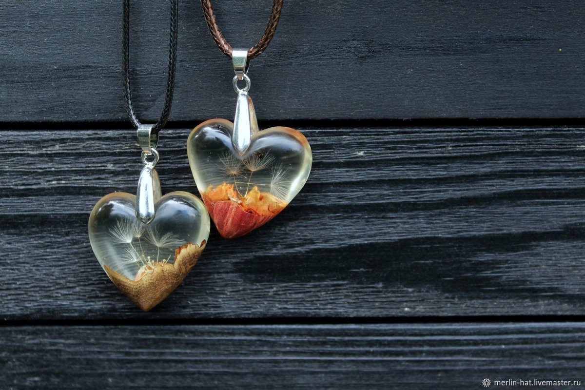 Украшения из эпоксидной смолы и дерева