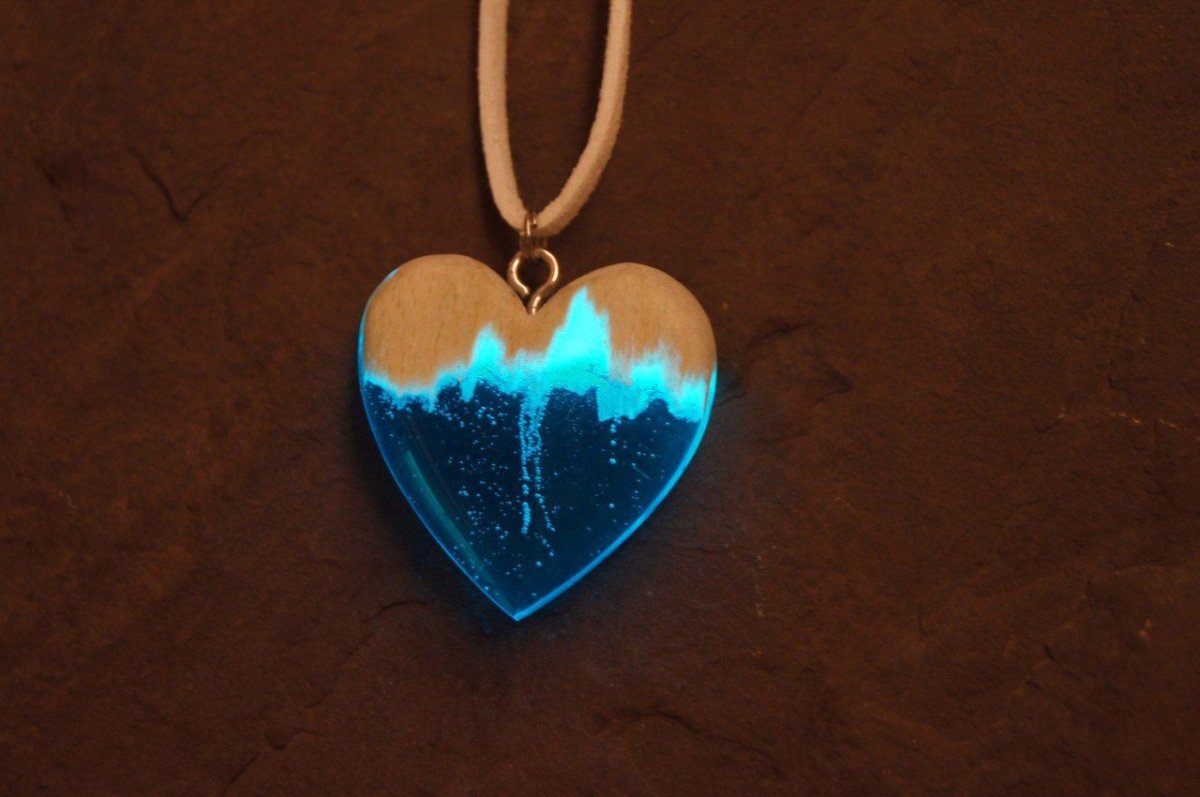 Подвеска из дерева парная