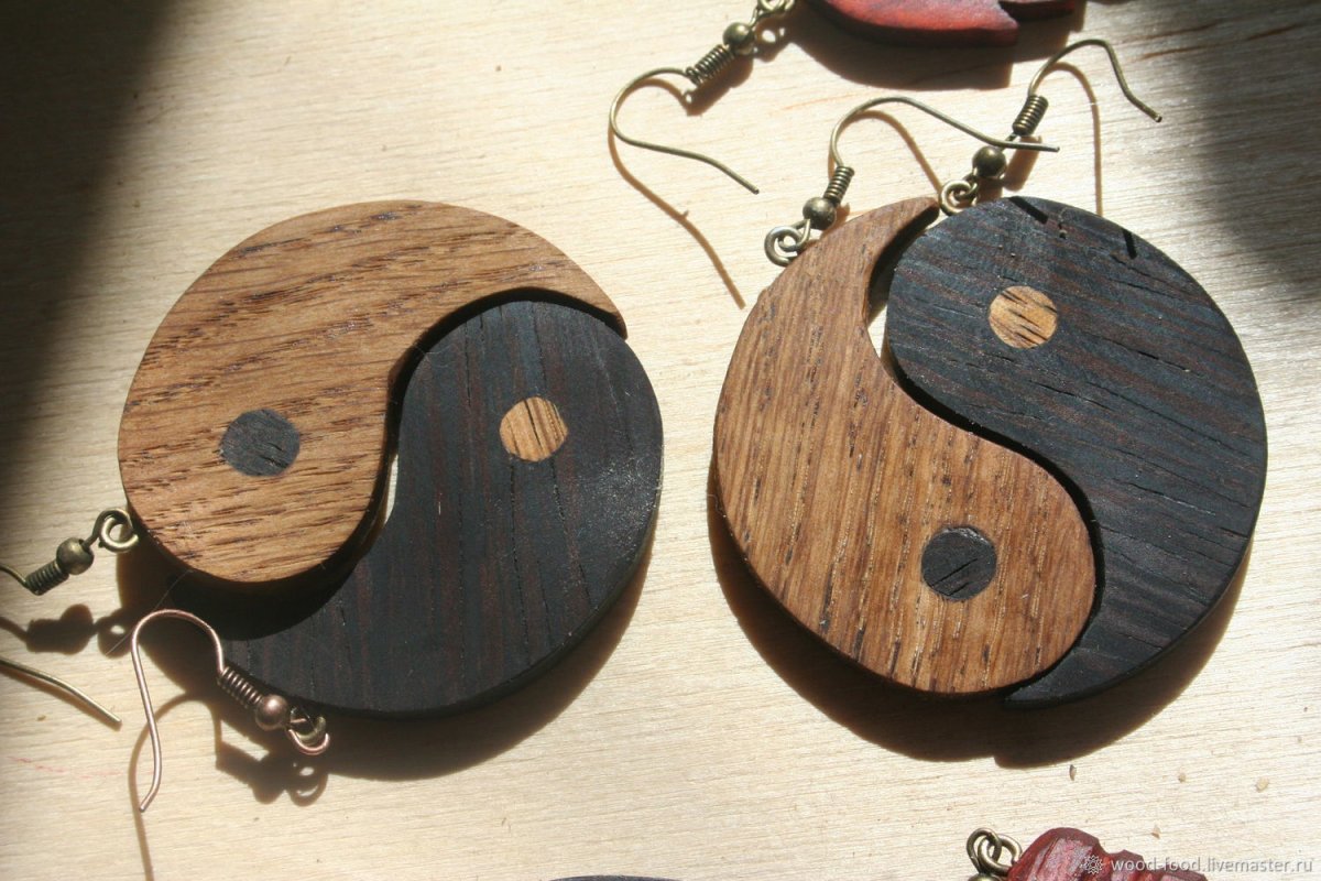 Парные кулоны из дерева