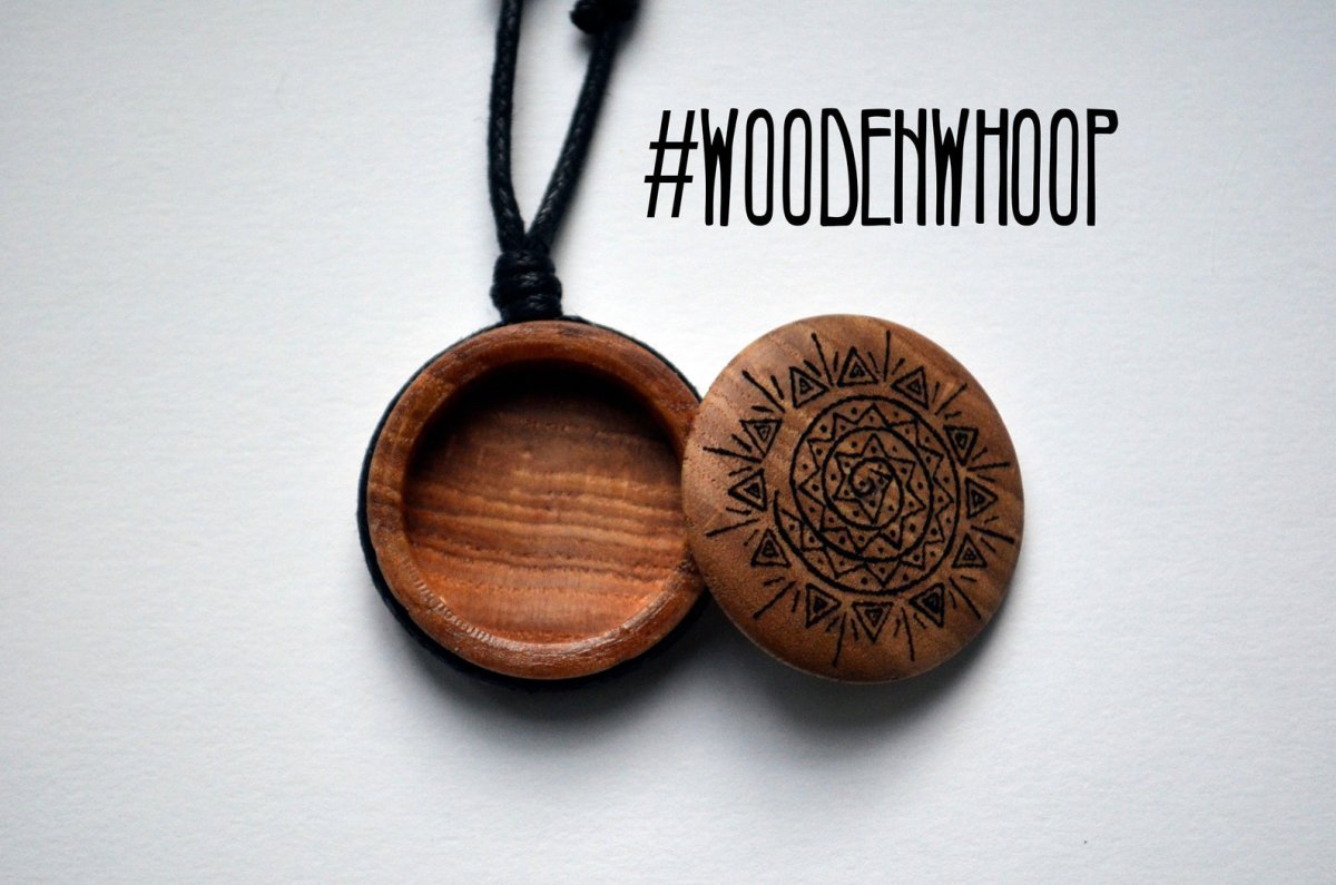 Деревянный кулон