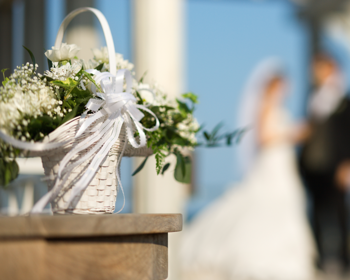 Бокалы с живыми цветами