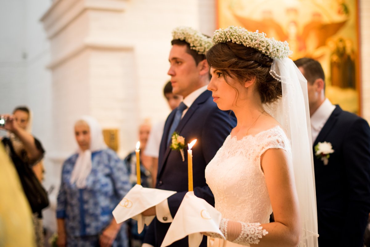 Букет на никах из белых роз