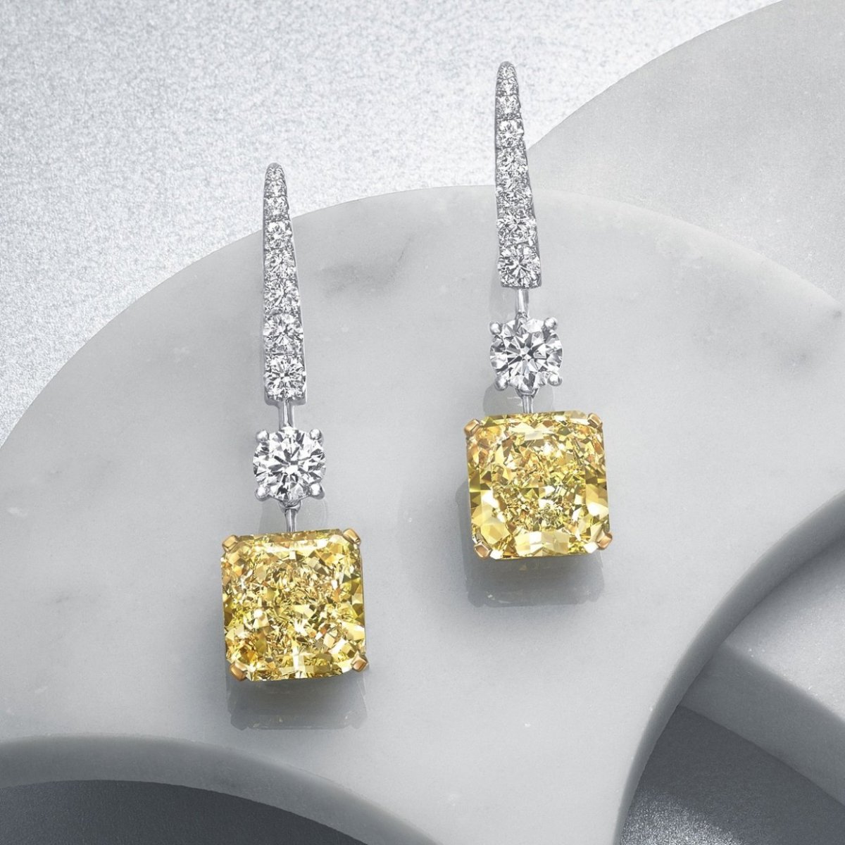Серьги с желтыми бриллиантами Graff