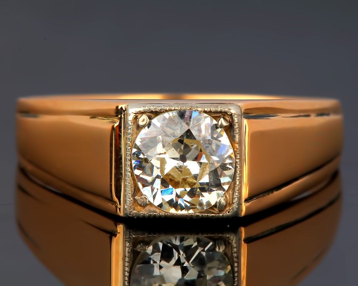 Мужское кольцо с бриллиантом