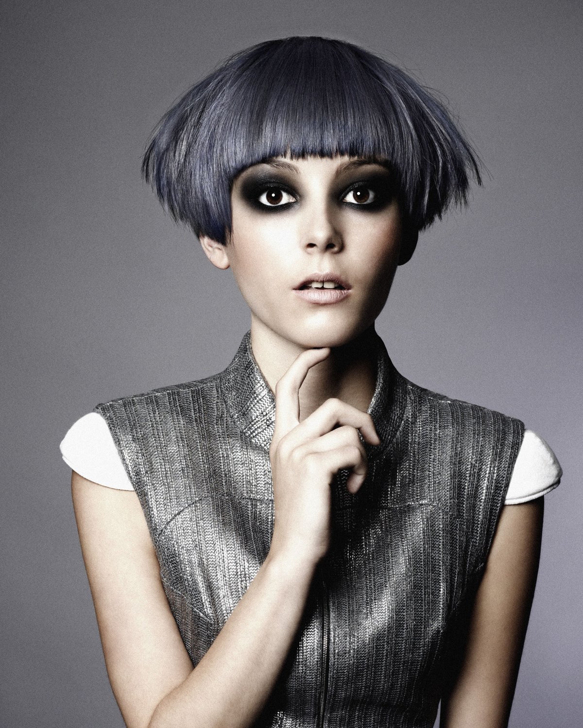 Причёска с креативной чёлкой