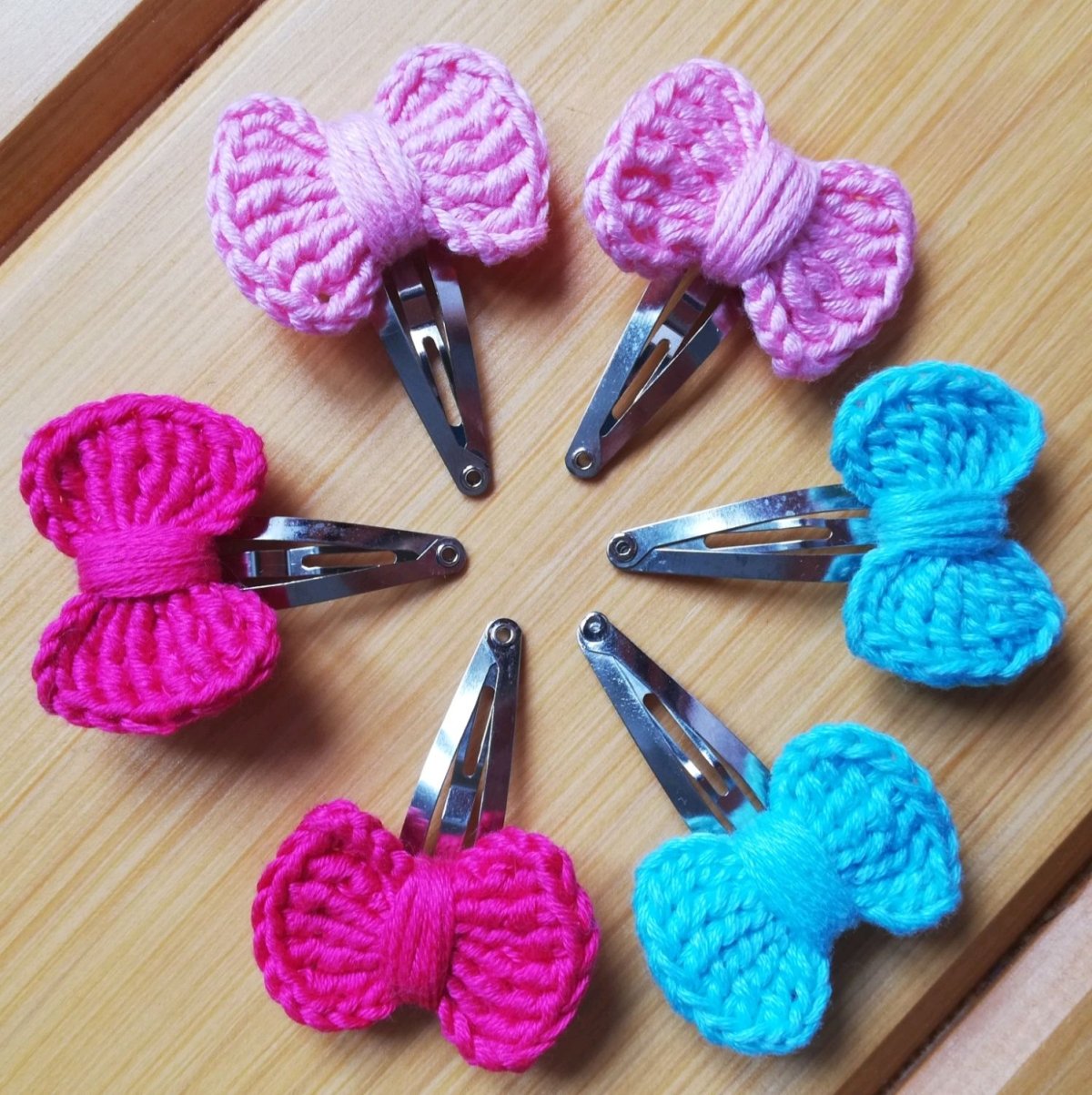 Обвязанные резинки на волосы