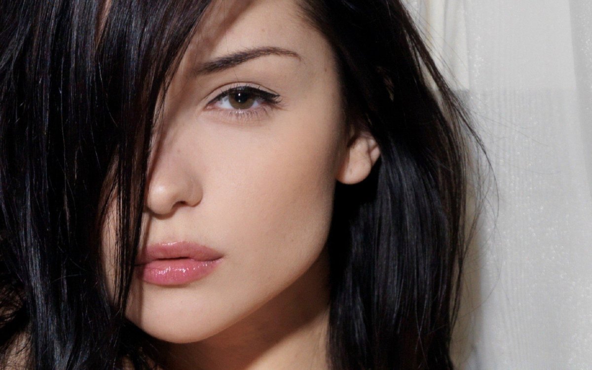 Красивые брюнетки с карими глазами