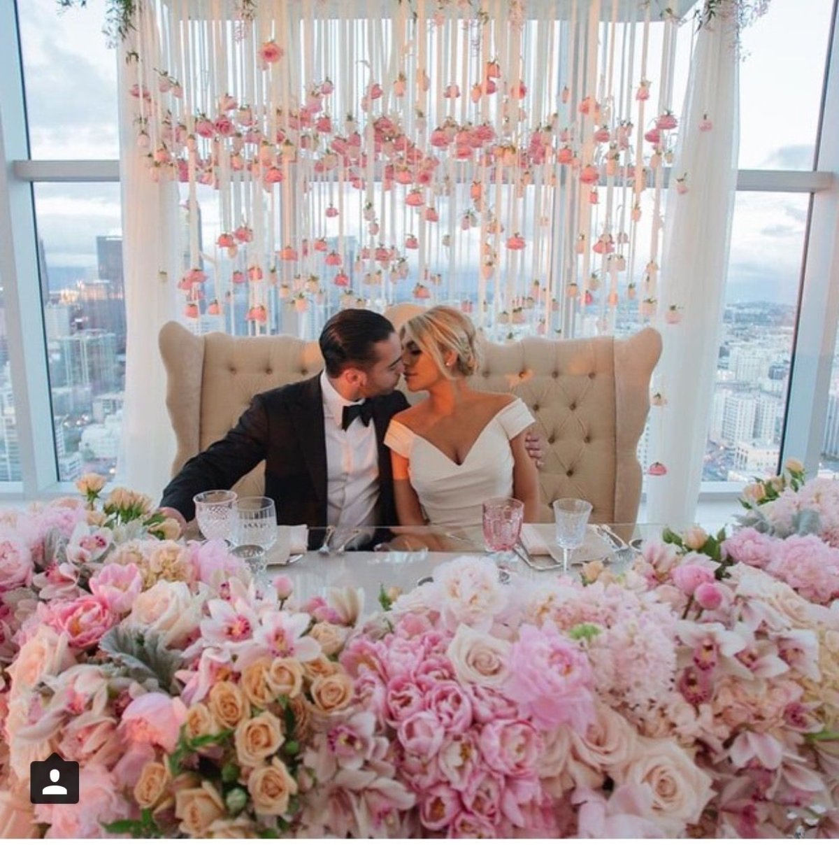 Свадебная сцена