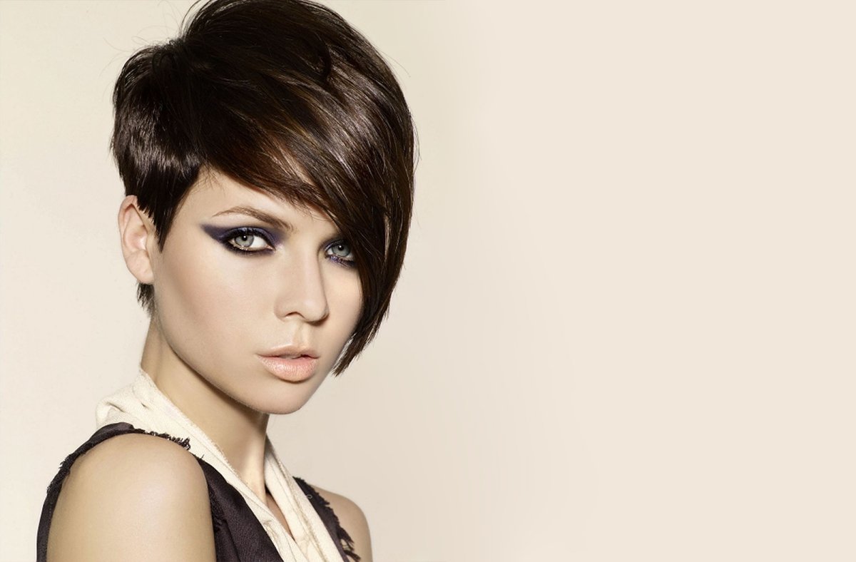 Короткие стрижки для треугольного лица