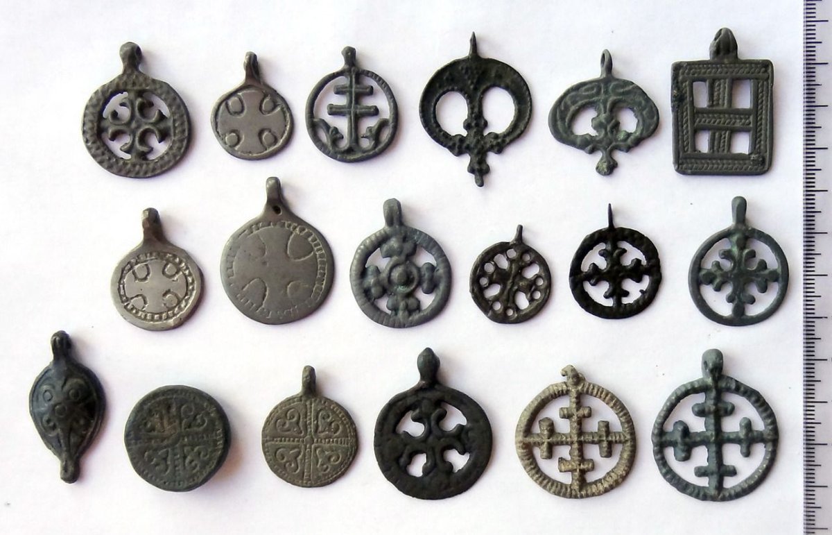 Древнеславянские амулеты раскопки 10 века Русь