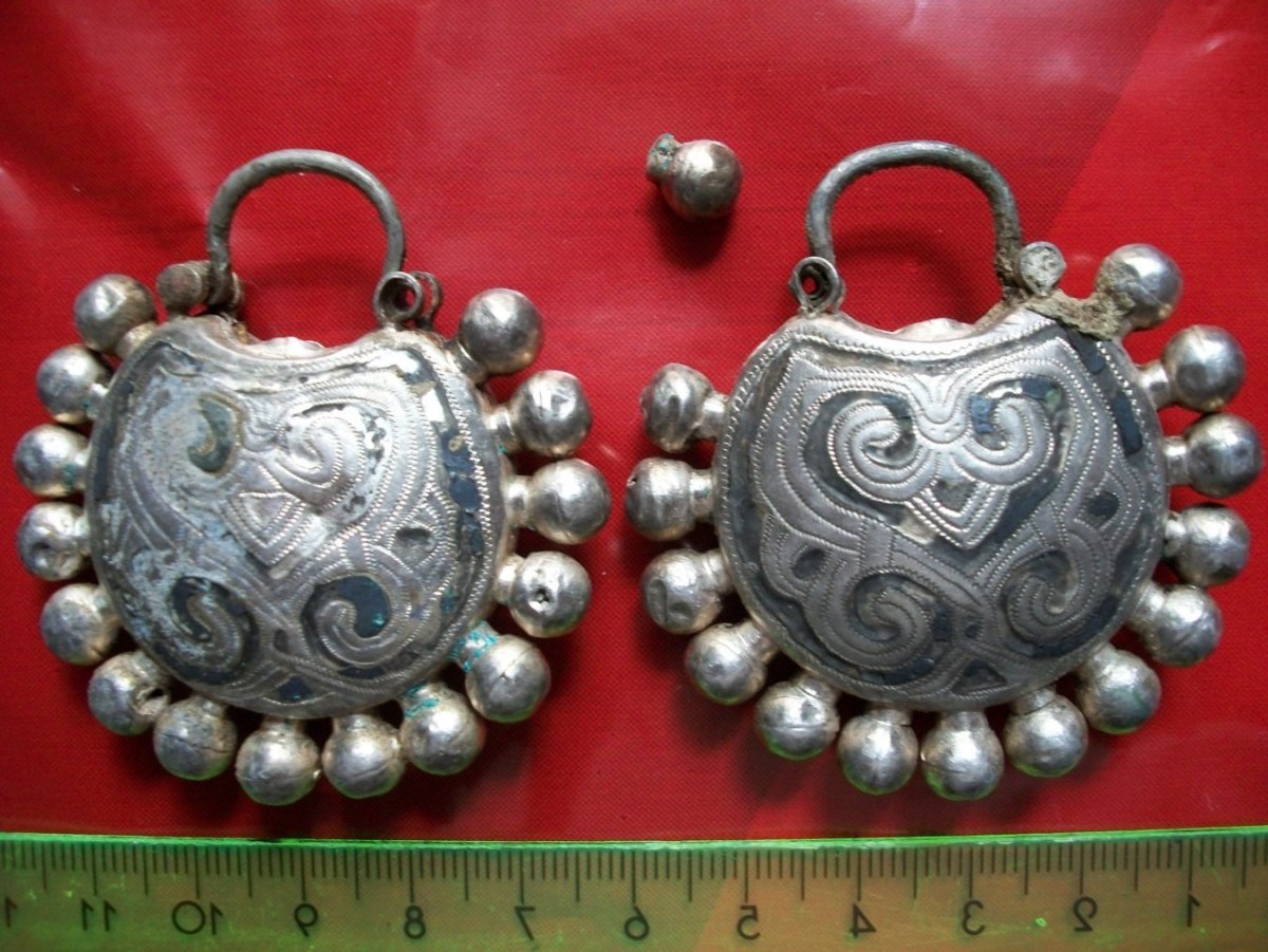 Серебряные колты древней Руси