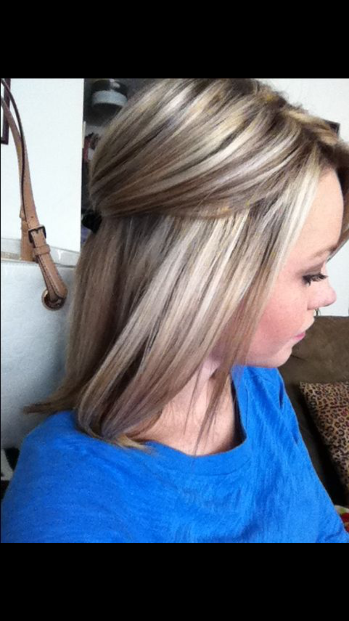 Каре блонд с темными корнями