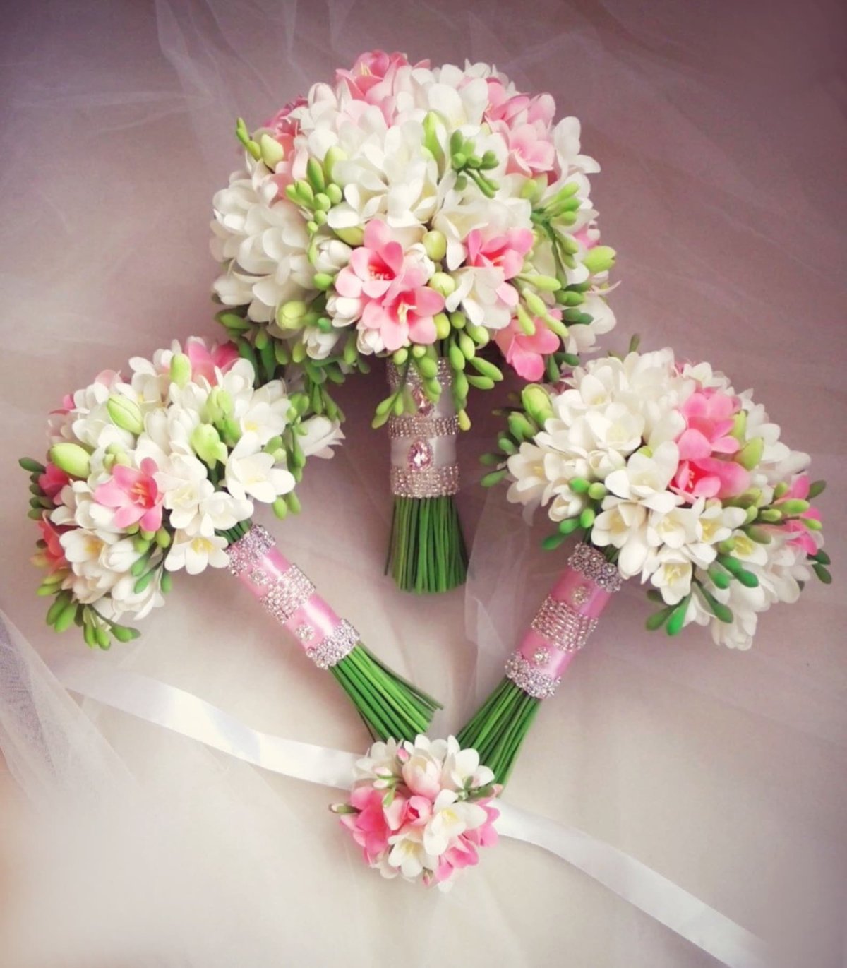 Букет невесты фрезия и гвоздика