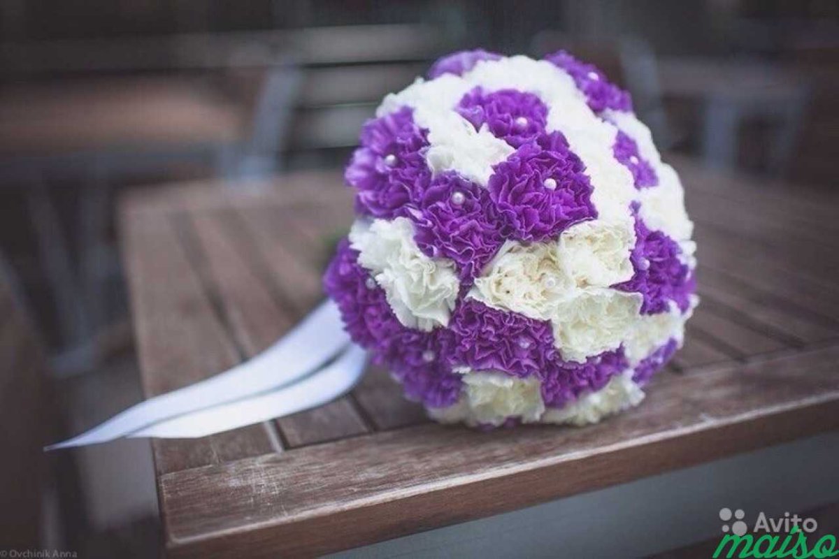 Свадебный букет из сиреневых гвоздик