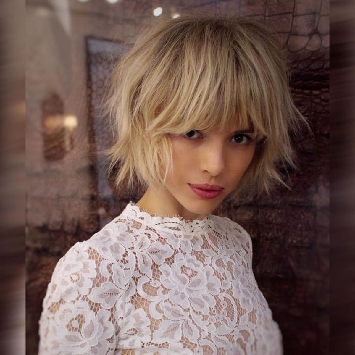 Стрижка лесенка на средние волосы