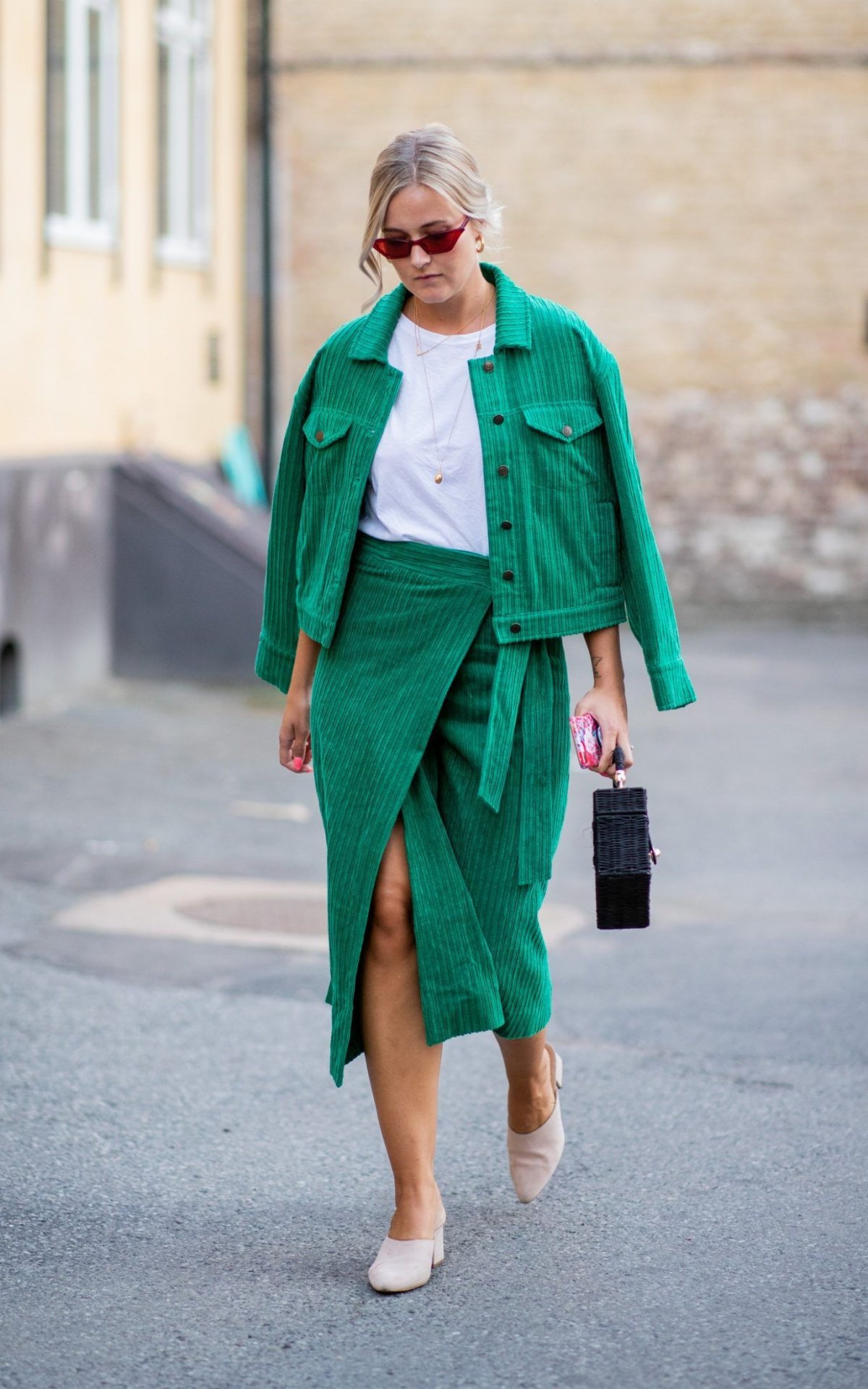 Темно зеленые колготки