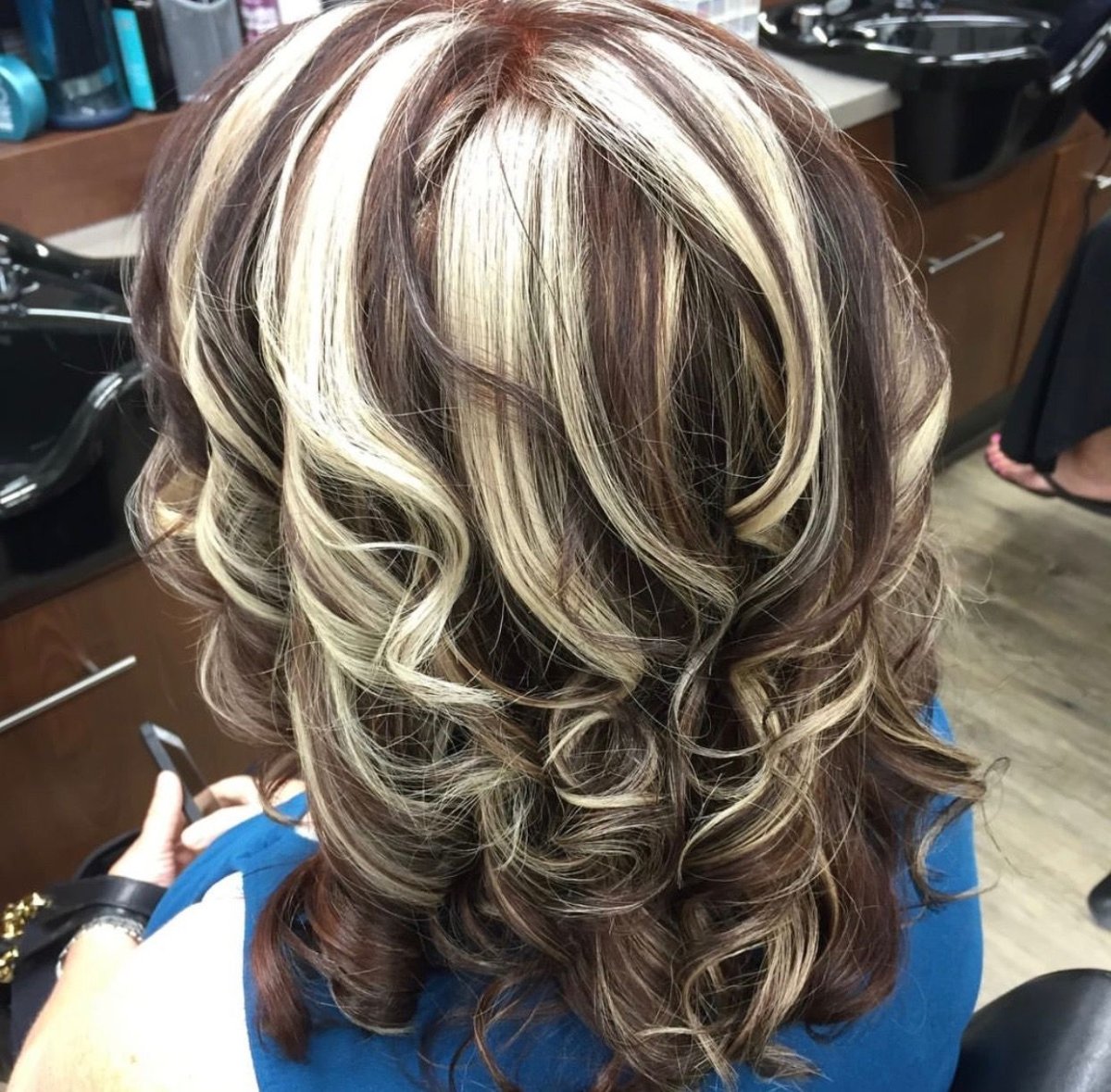 Мелирование на темный Каскад