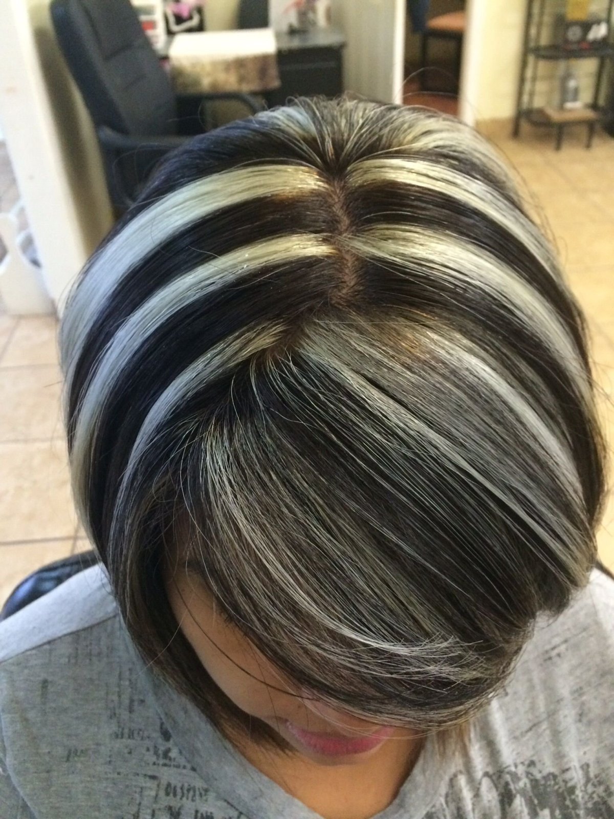 Тонкое мелирование на темные волосы