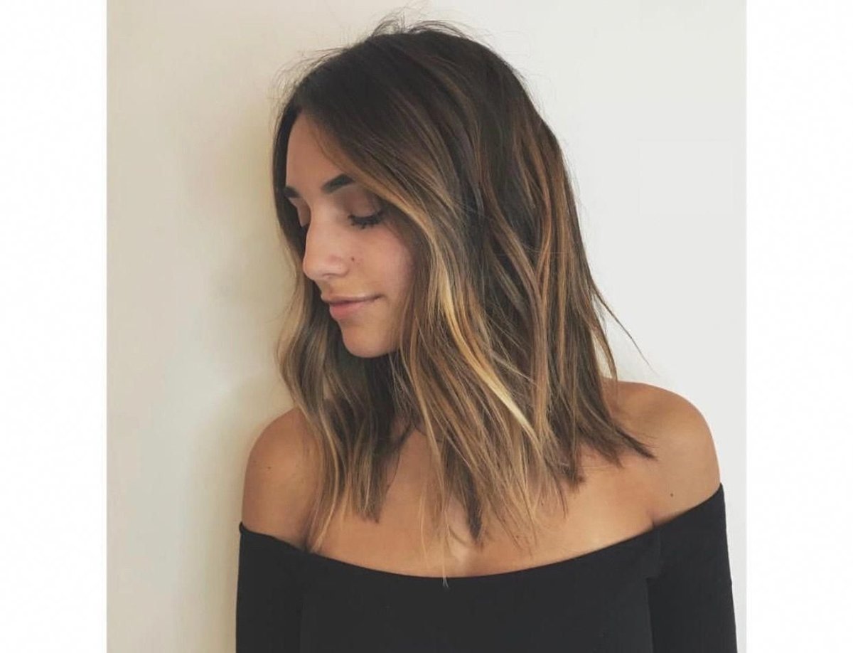 Волосы до плеч с осветленными концами