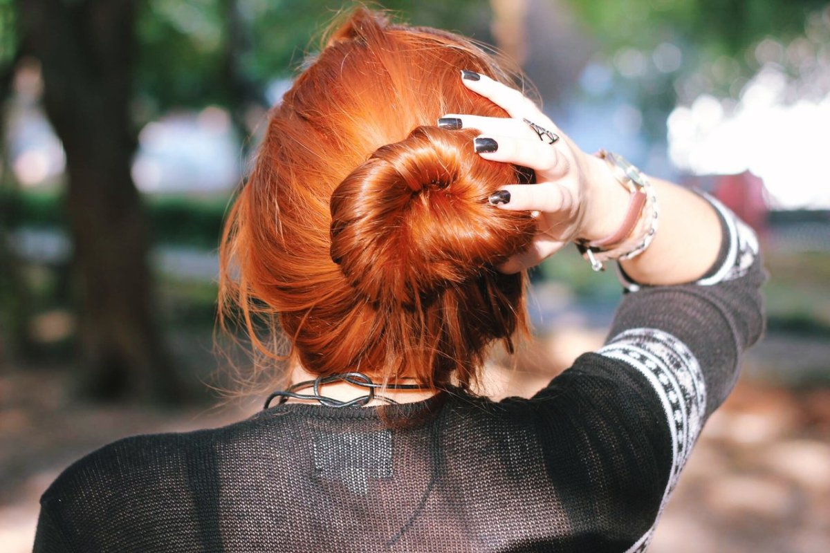 Рыжие волосы со спины