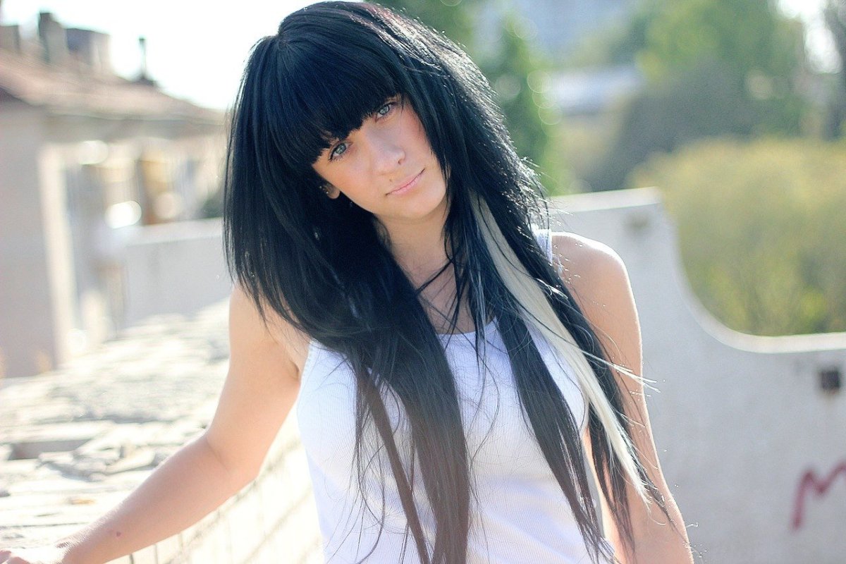 Каскад на средние черные волосы