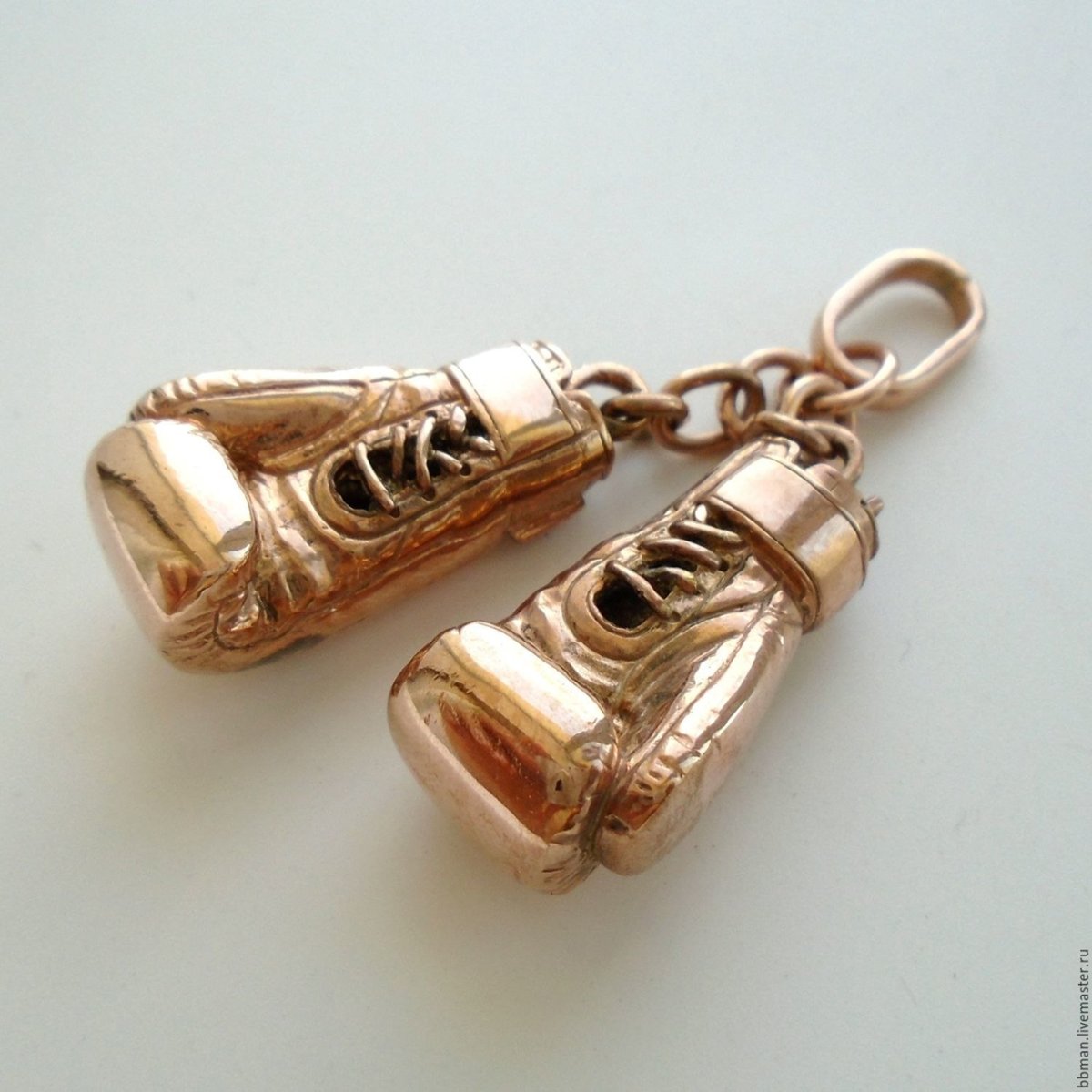 Золотой кулон боксерские перчатки