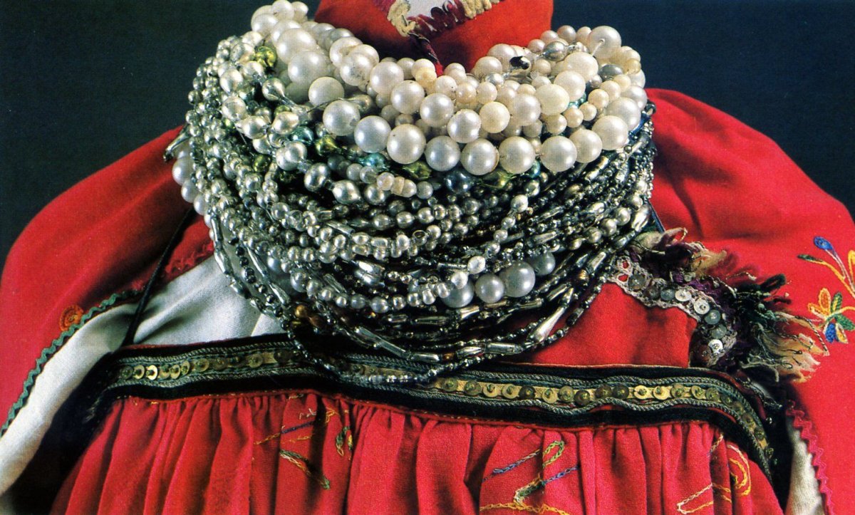 Украшения традиционные женские