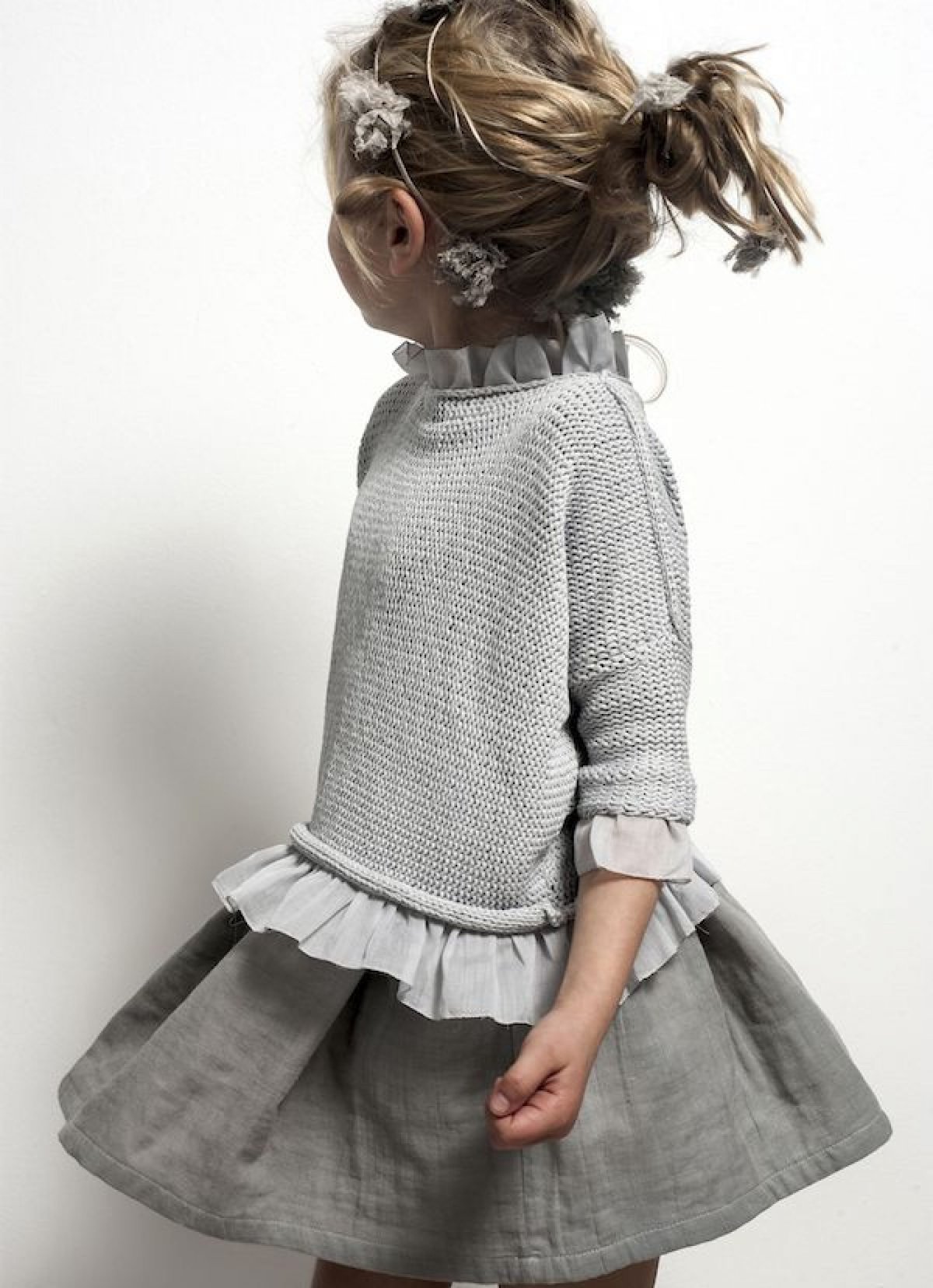 Платье для девочки серое