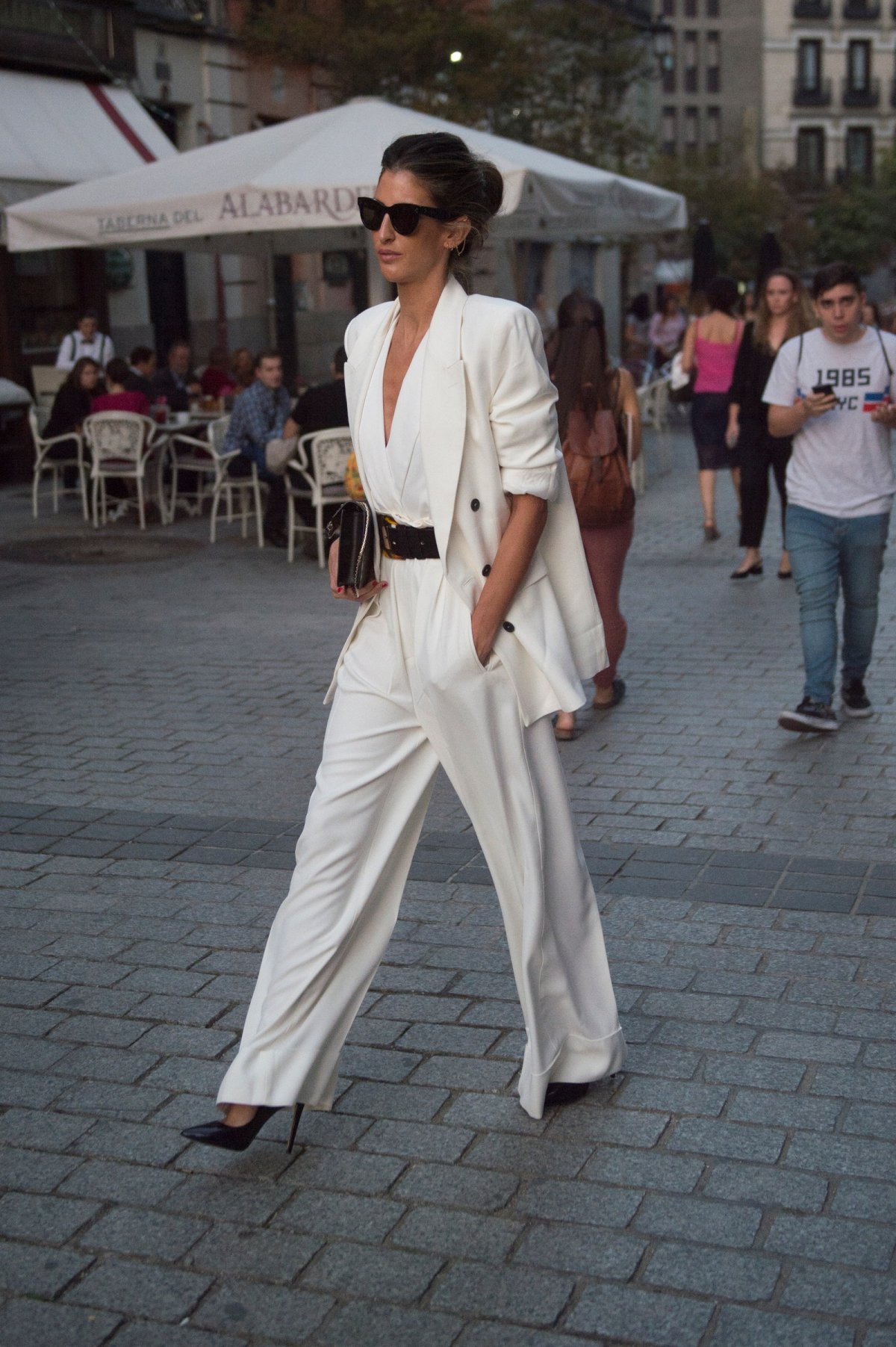 Белый костюм женский брючный палаццо