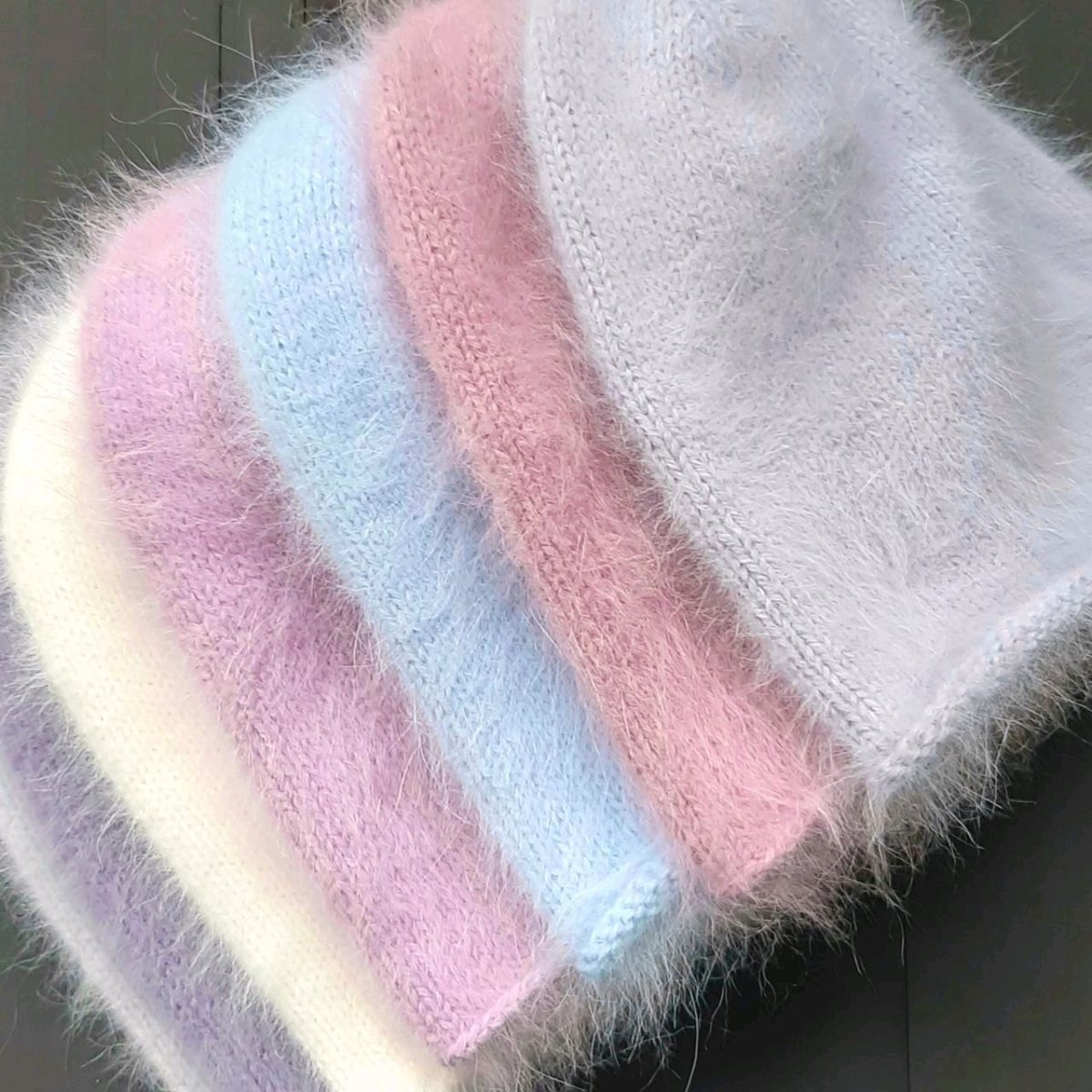 Модные теплые стильные шапочки из ангоры