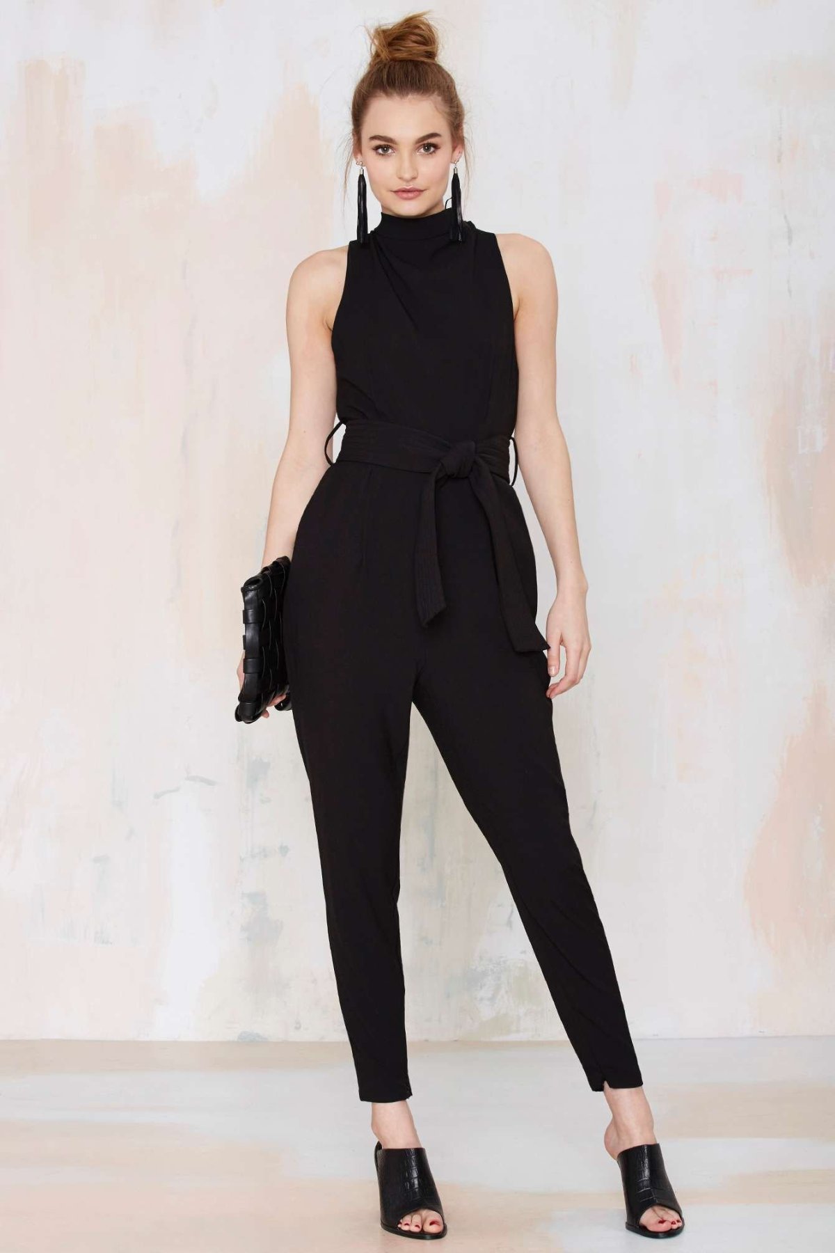 Бижутерия к черному комбинезону