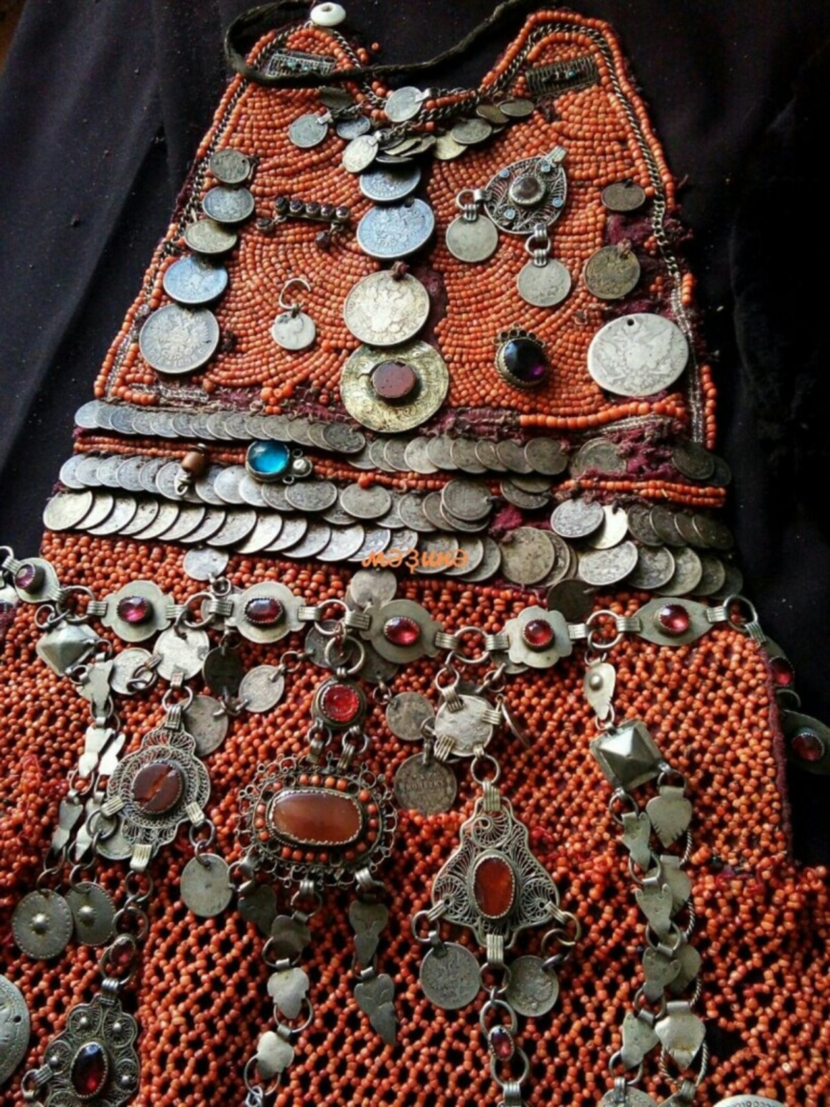 Башкирский национальный нагрудник хакал