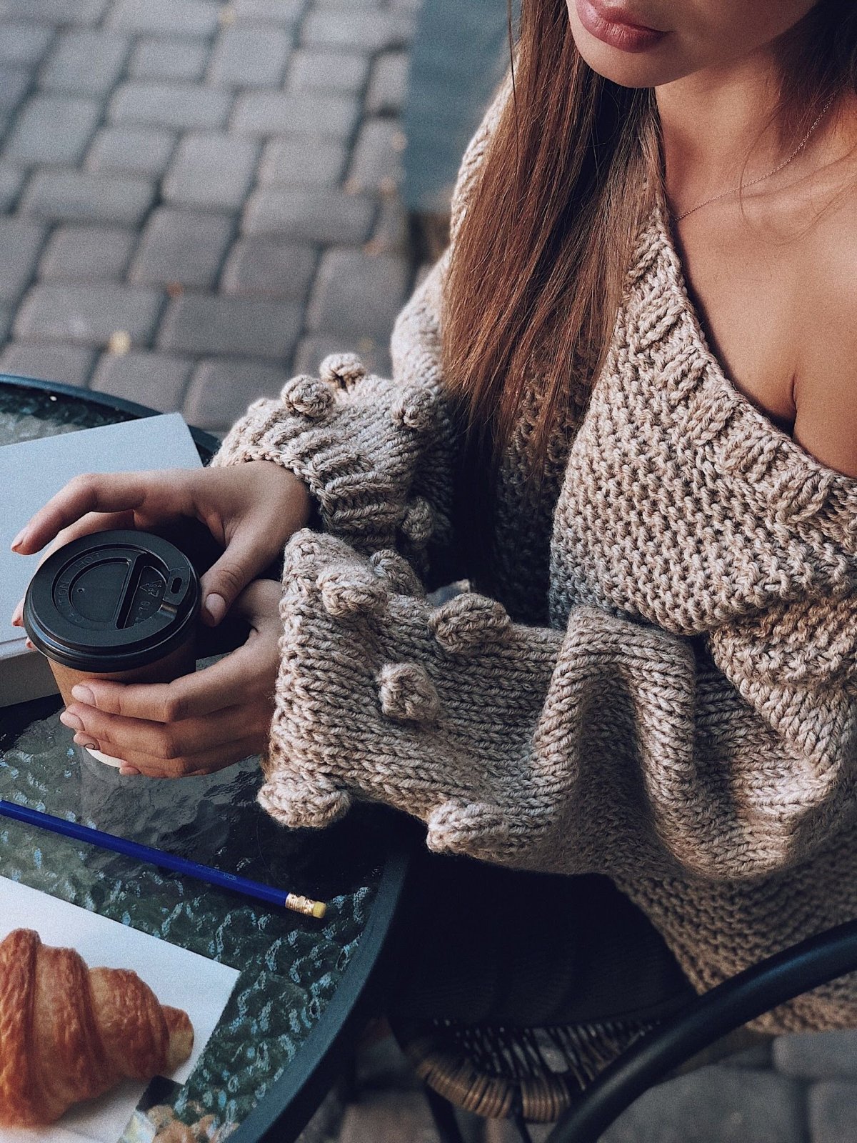 Объемный уютный объемный свитер