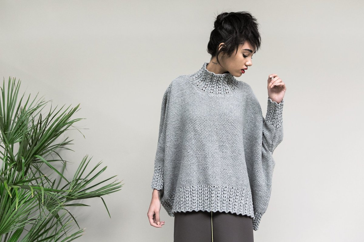 Вязаный свитер с косами