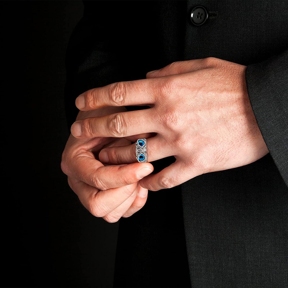 Мужские пальцы