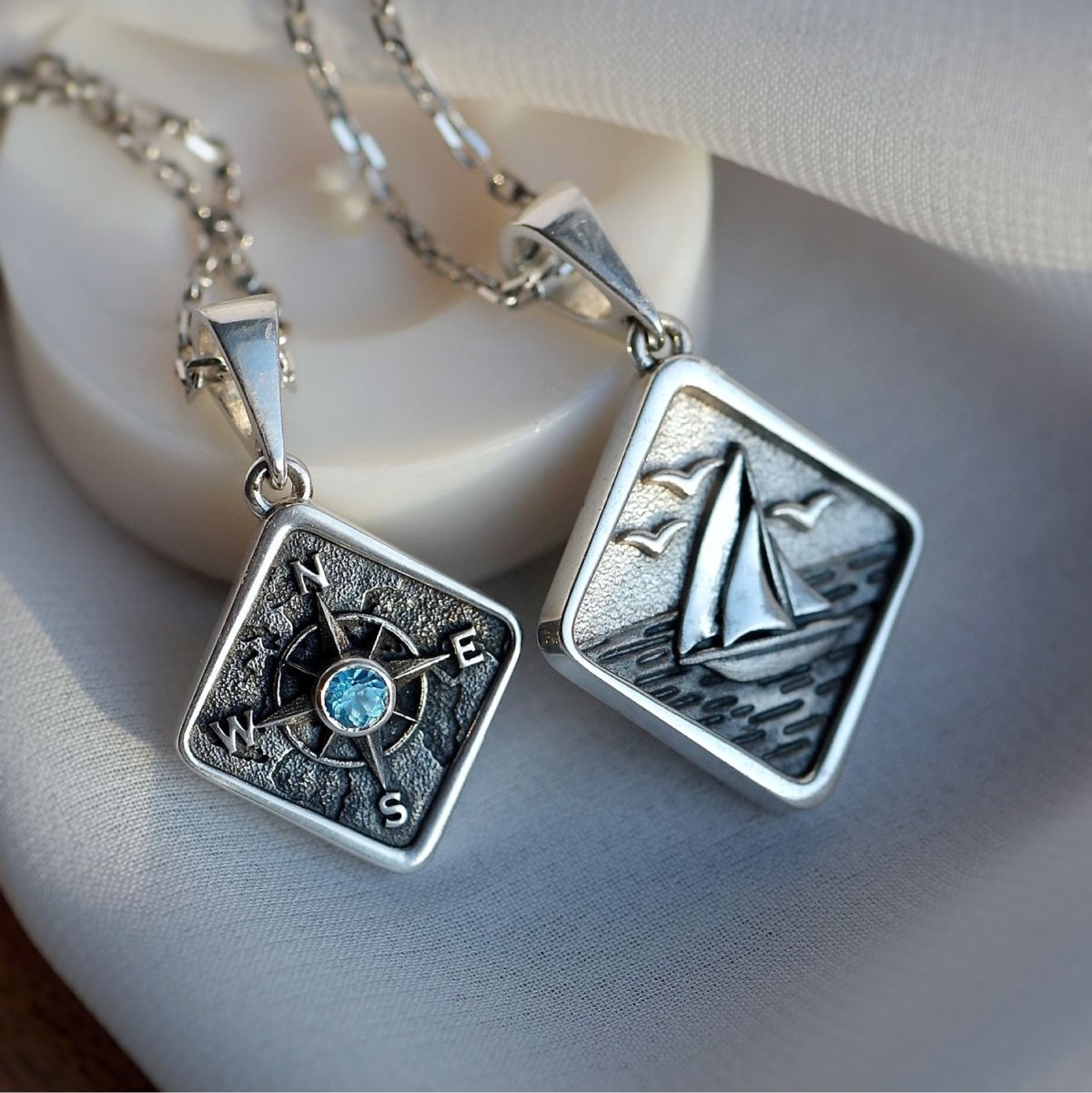 Парные подвески с топазом