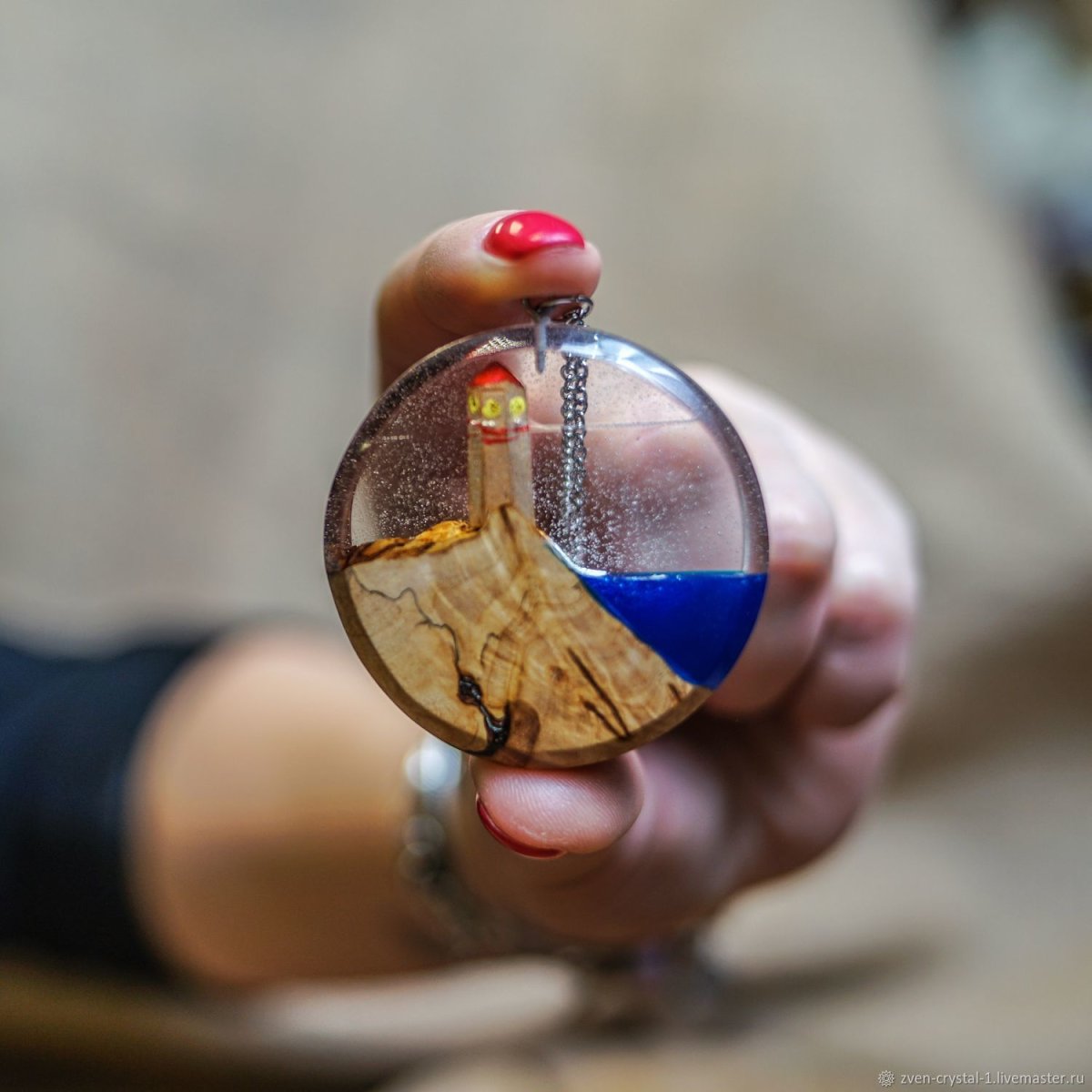 Винтажный кулон на цепочке