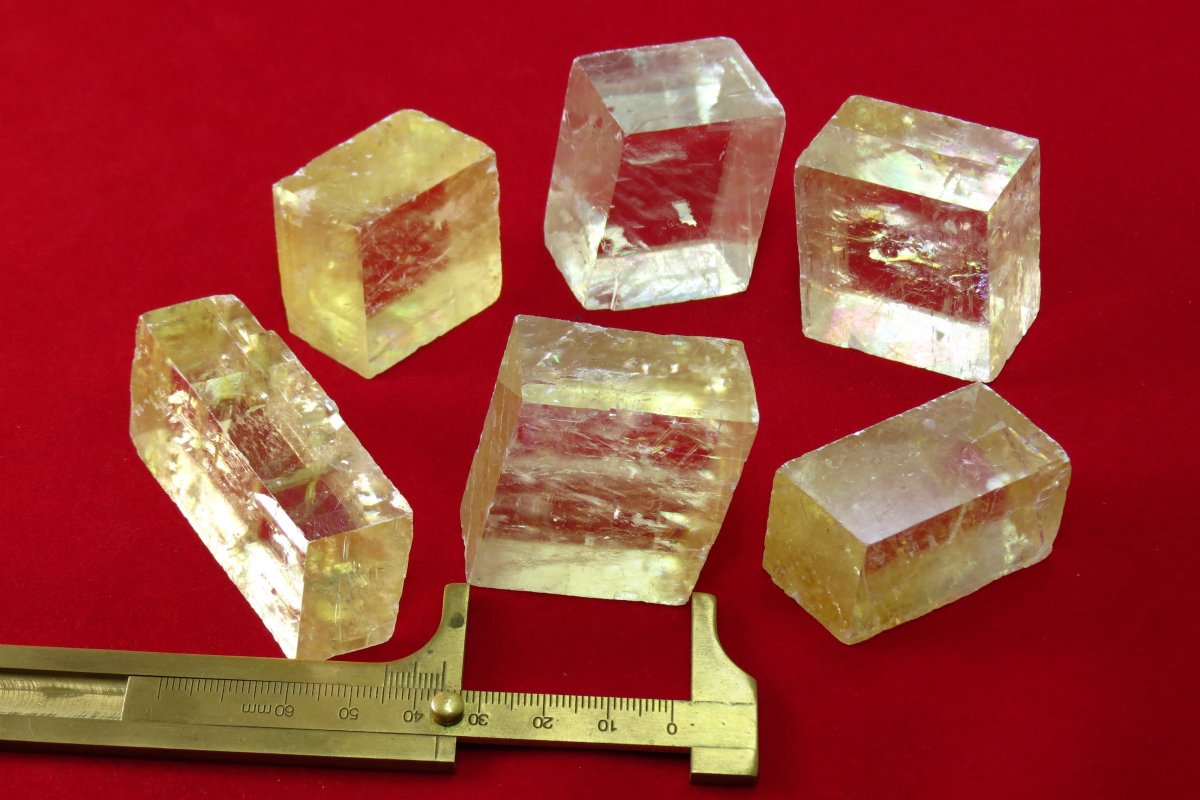 Реальгар Кристаллы