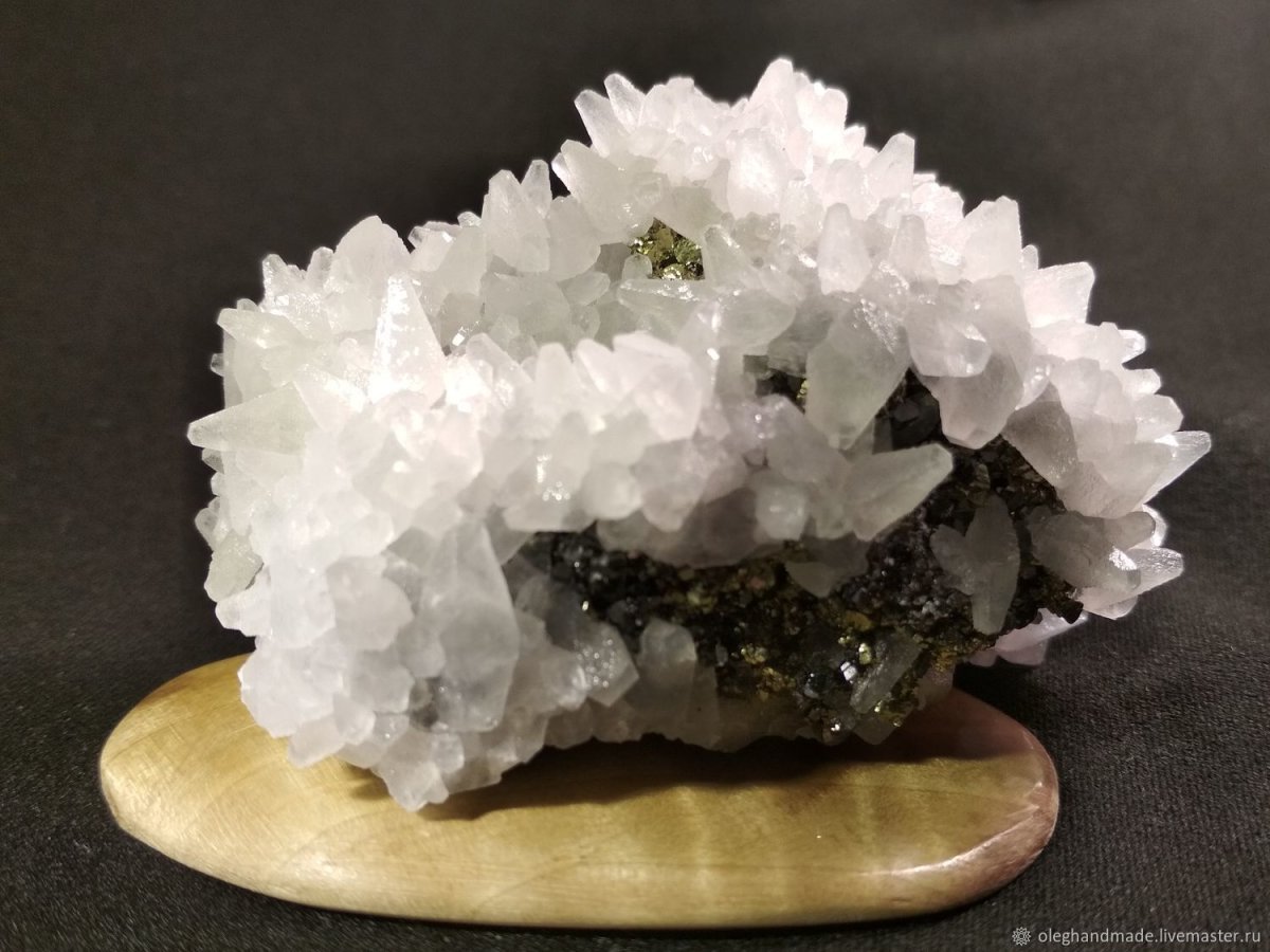 Белые Кристаллы кальцита