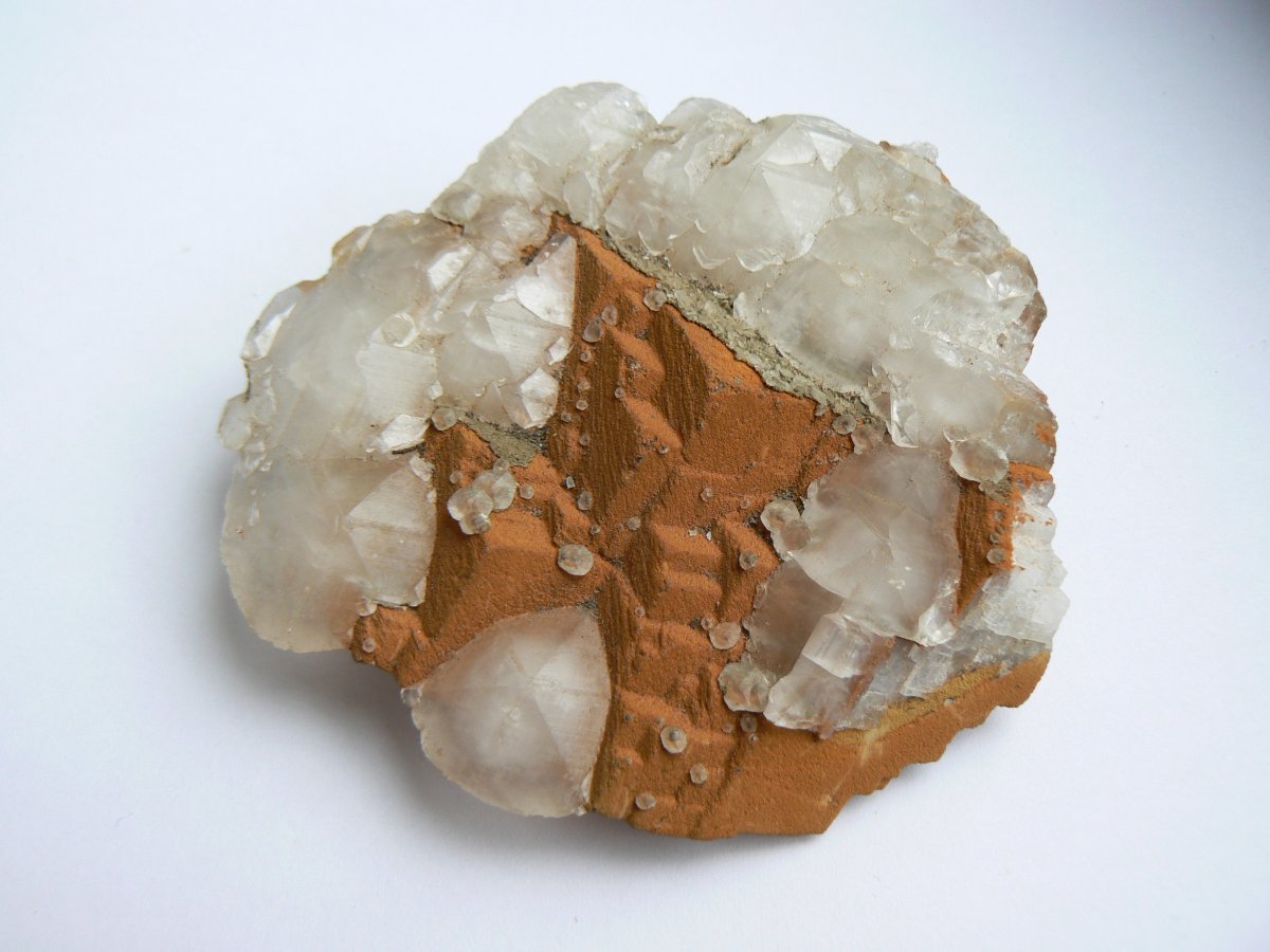 Кальцит в морской гальке