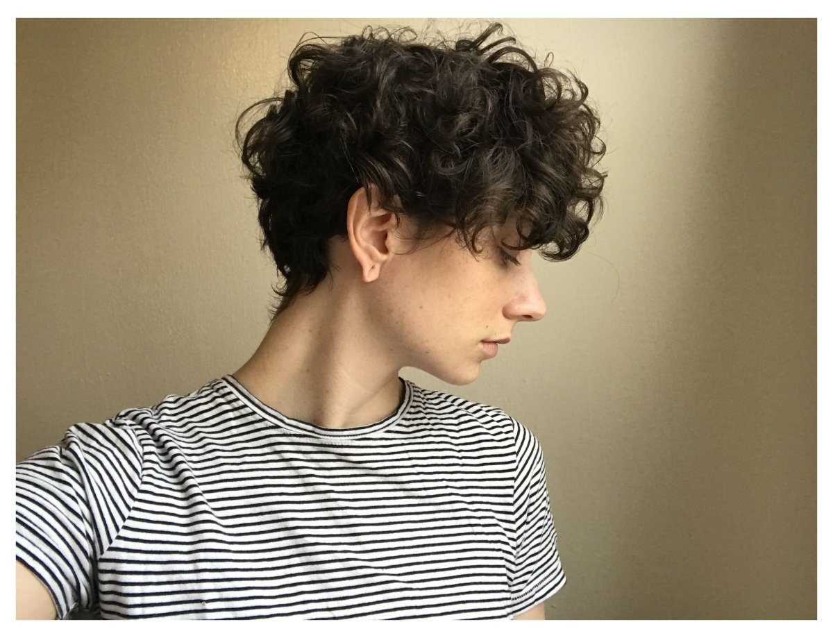 Стрижка Томбой мужская кудрявые волосы