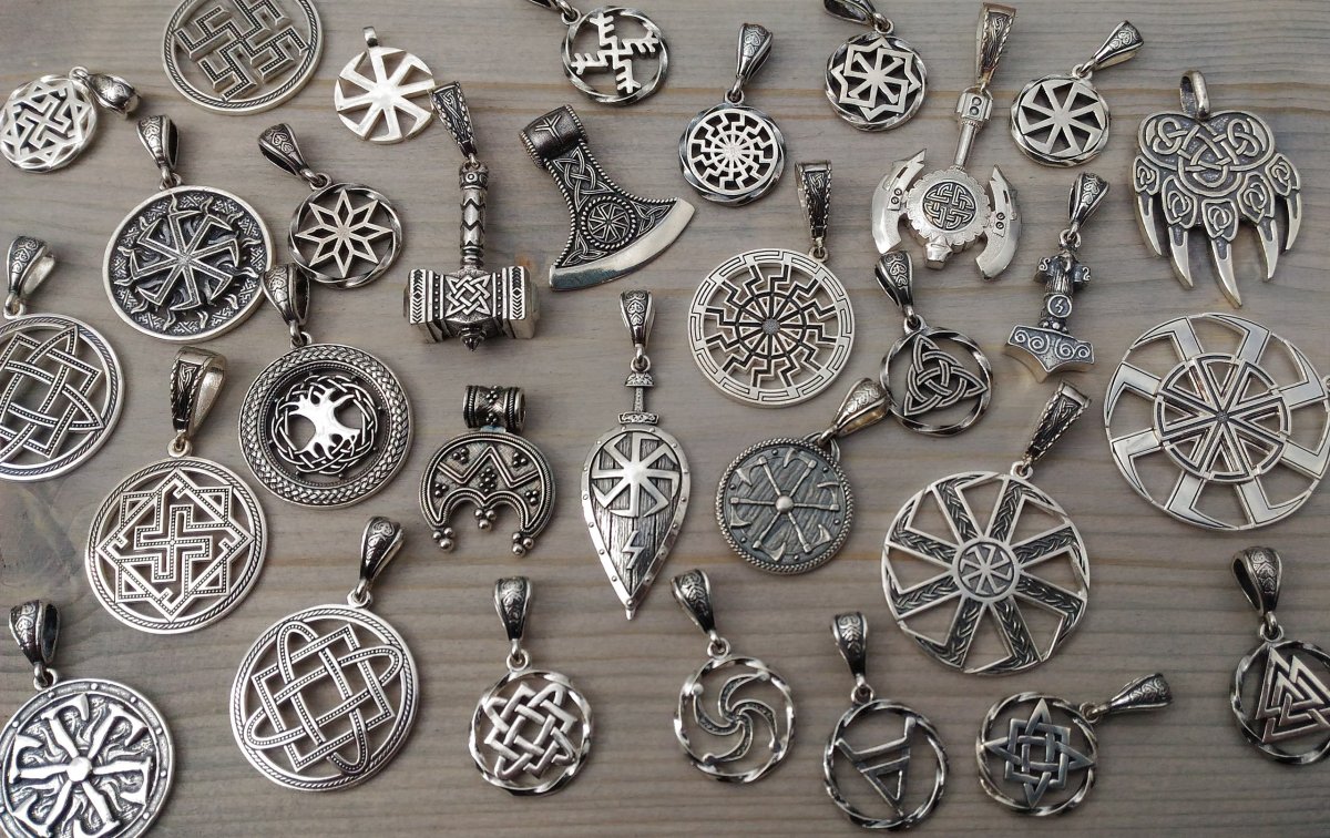 Старинный амулет