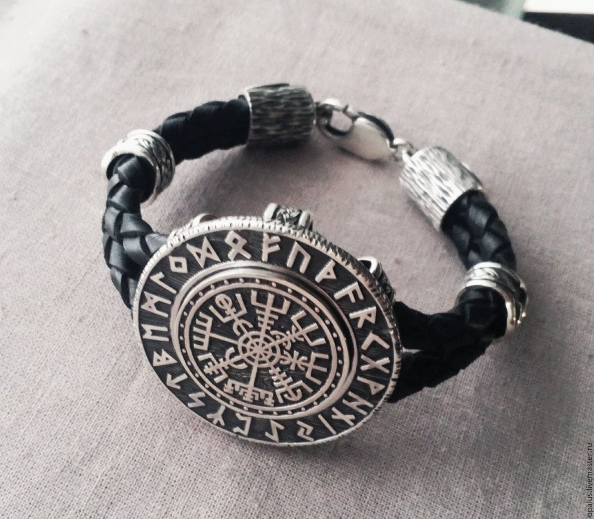 Браслет оберег вегвизир