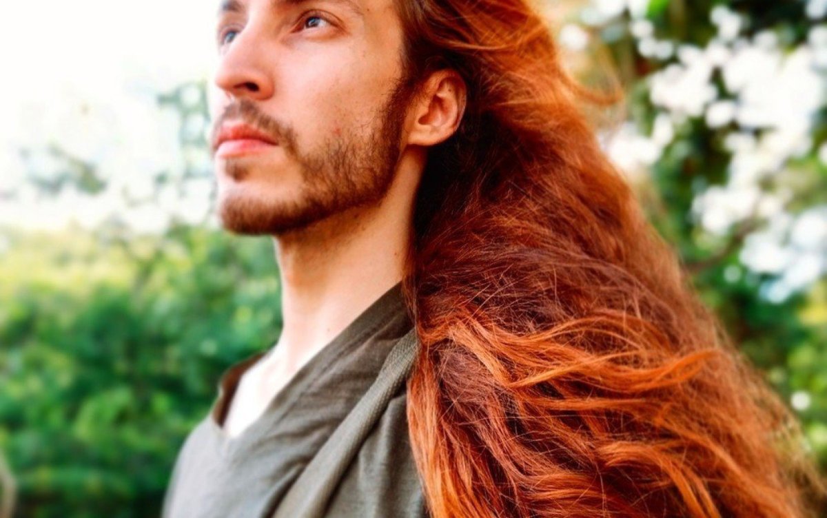 Оливер ХАЕС модель рыжий улыбается