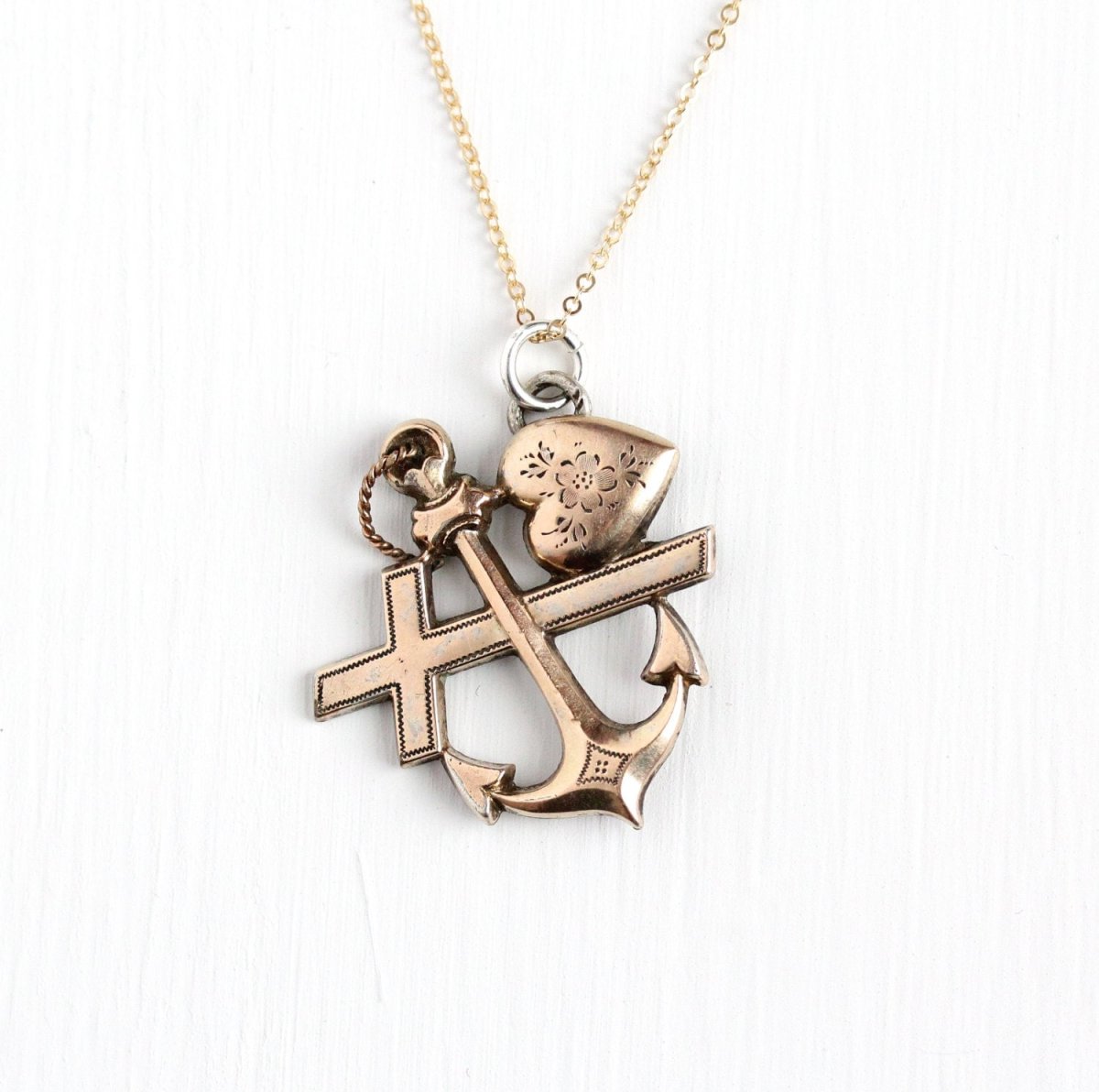 Крест якорь сердце