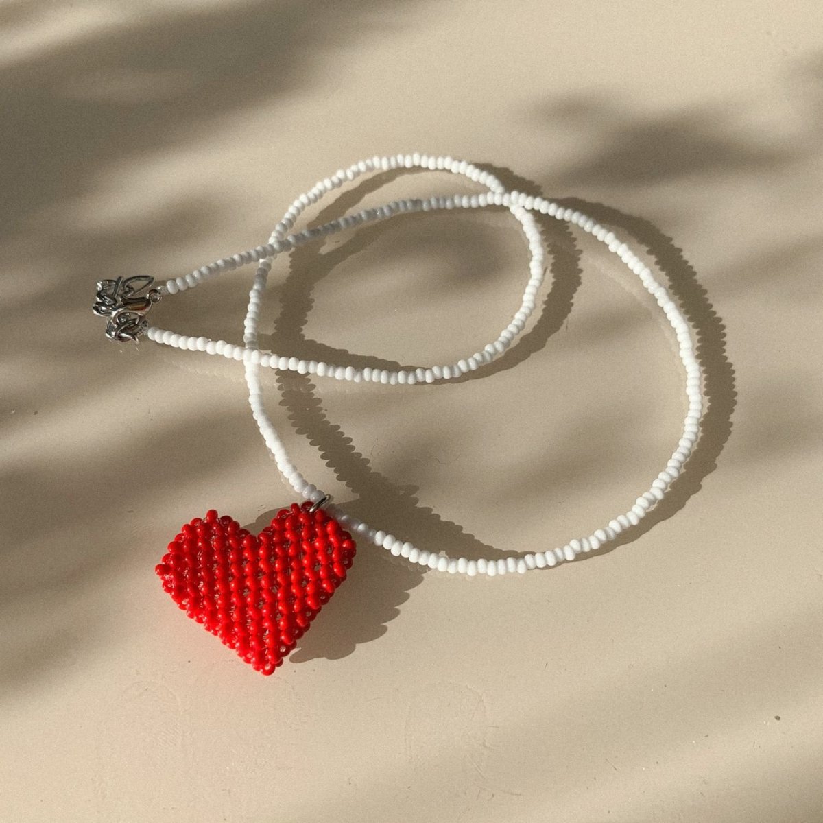 Кулон сердечко из бисера
