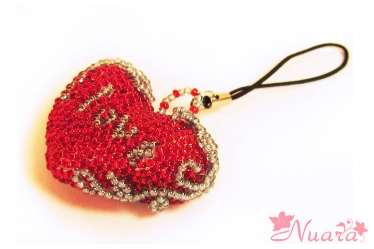 Брелок сердце из бисера