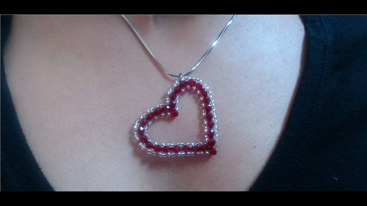 Подвеска сердце из бисера