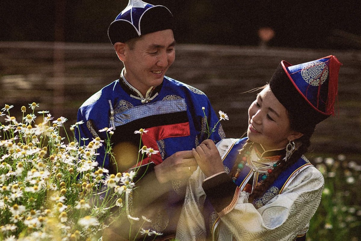 Калмыцкий национальный костюм фестиваль тюльпанов