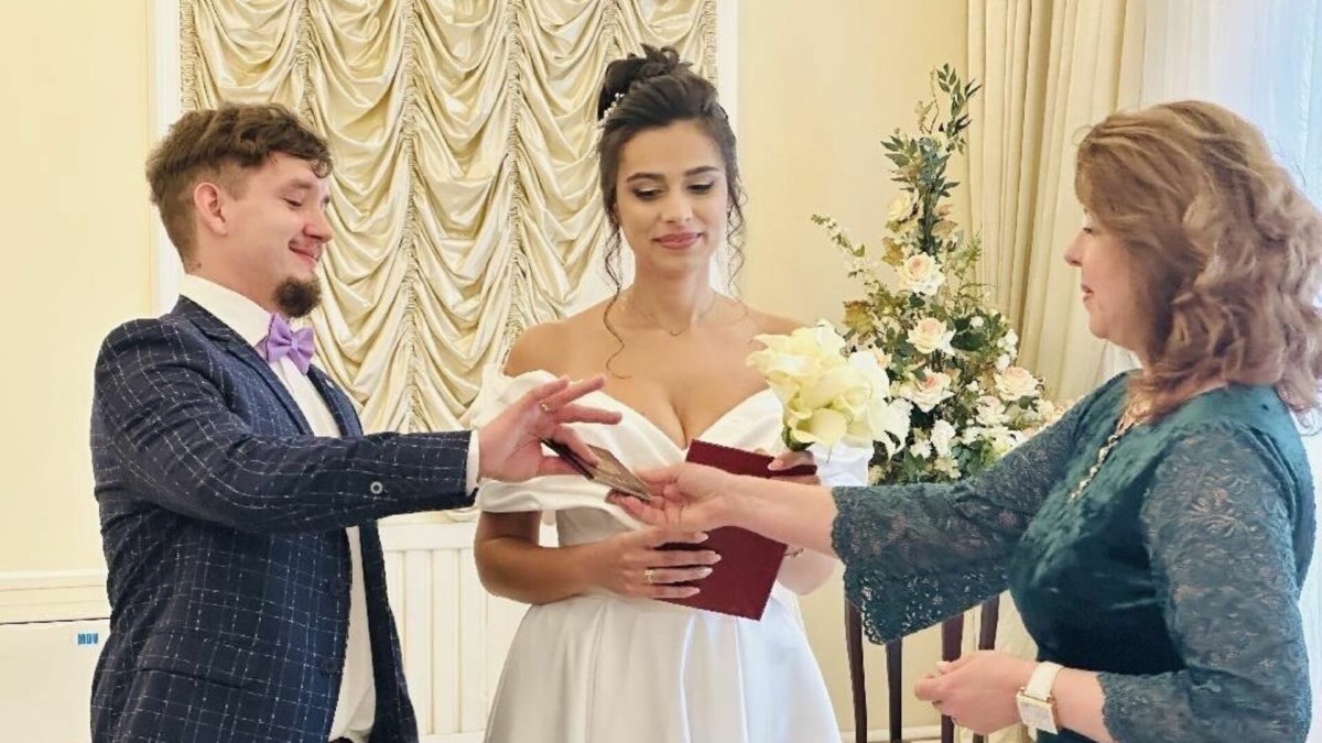 Калмыцкий национальный костюм фестиваль тюльпанов